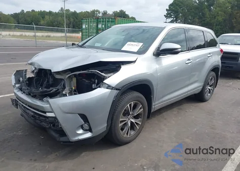 2017 Toyota Highlander Le Plus z USA, uszkodzony, nr VIN 5TDBZRFH3HS367760